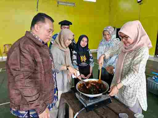 Kepala Desa Peron Antusias Menyambut Program Desa Binaan UNNES