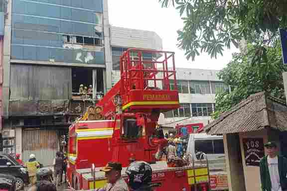 22 Kantong Jenazah Korban Kebakaran Gedung Terra Drone Tiba di RS Polri Kramat Jati