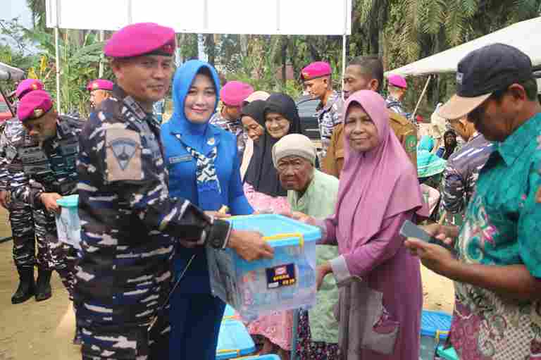 Danpasmar 1 Dampingi Pangkormar Tinjau Prajurit Yang Terdampak Banjir Bandang