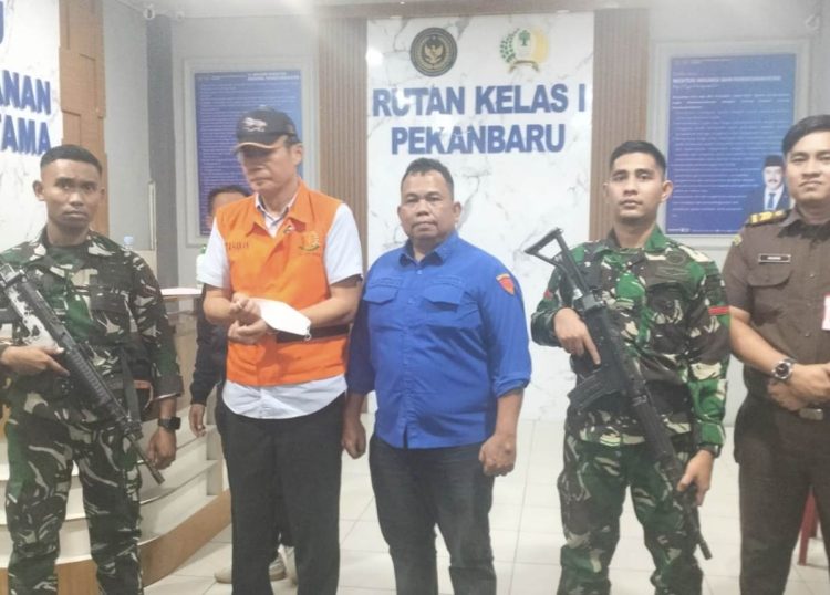 Kejati Riau Tahan Direktur Utama PT Tengganau Mandiri Lestari dalam Perkara Penguasaan PMKS di Bengkalis