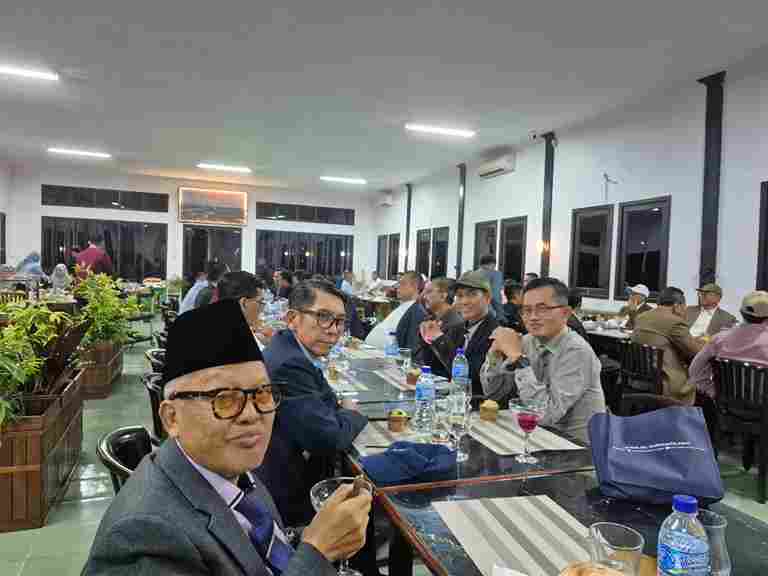 Bukber: Dari Meja Makan ke Meja Persaudaraan