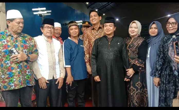 H.Ajo Suharjo-Hj.Eka Nurjanah Gelar Acara Doa Bersama Dan Pemberian Santunan Dihadiri Bupati Lucky Hakim