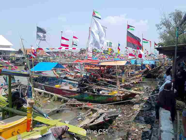 Nadranan, Tradisi Pesta Laut di Indramayu yang Memukau