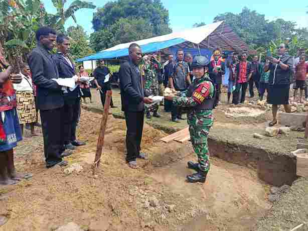 Hangatnya Kebersamaan di Perbatasan dalam Peletakan Batu Pertama Perayaan Kenaikan Isa Almasih