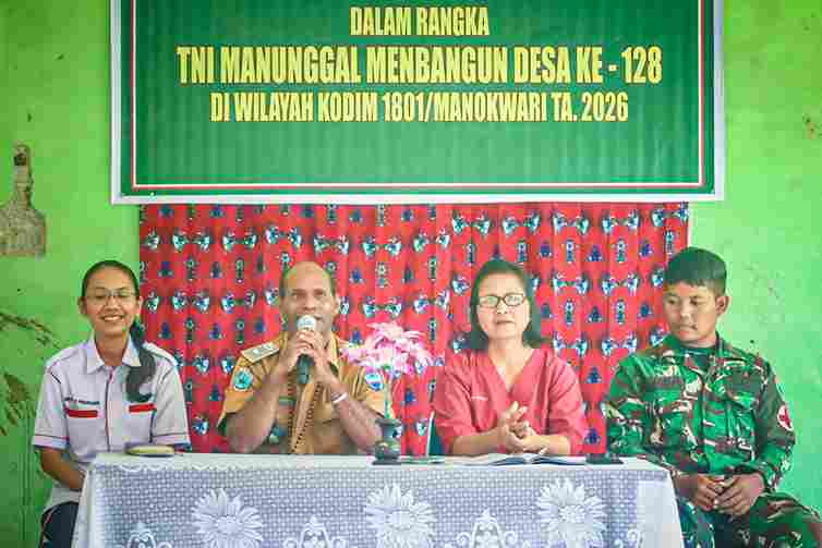 TNI Dorong Kesadaran Keluarga Sehat, Warga Antusias Ikuti Penyuluhan KB dalam TMMD Ke-128 Kodim 1801/Manokwari