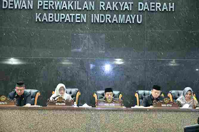 Rapat Paripurna DPRD Indramayu Bahas Pandangan Umum Fraksi atas Dua Raperda