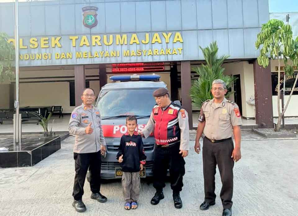 Polsek Tarumajaya Antar Anak Hilang berusia Sembilan Tahun ke Depok, Kembali Bertemu Keluarga