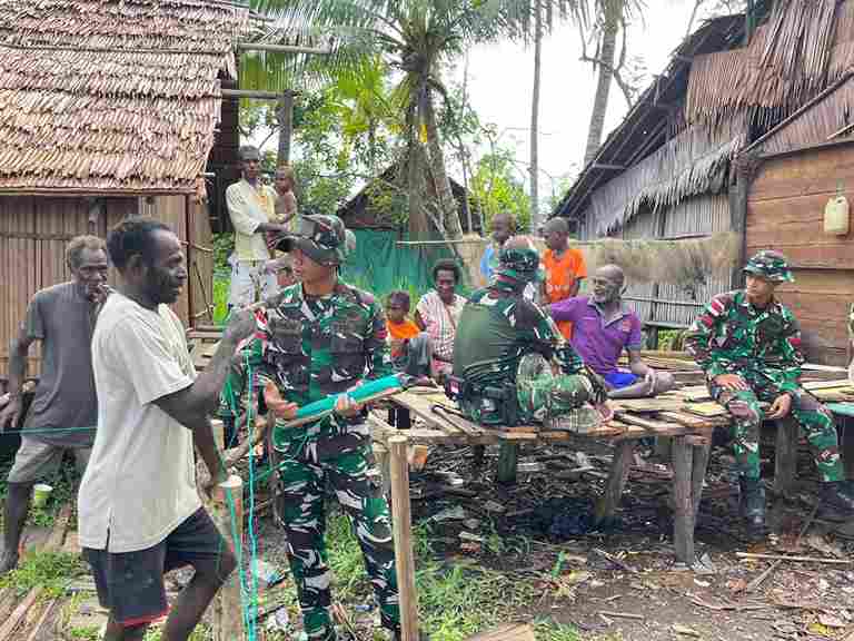 Satgas Yonif 123/Rajawali Pererat Silaturahmi Melalui Anjangsana di Kampung Senggo