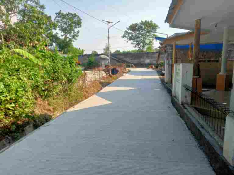 Warga Antusias Sambut Positif Betonisasi Jalan Desa Rambatan Kulon