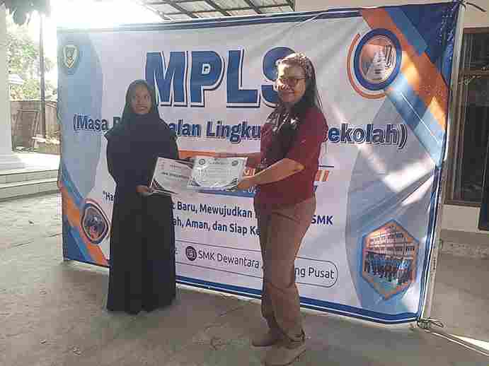 Cegah Narkoba Lewat Kesadaran Jati Diri, Battra SN dan Indigenous Kesadaran Nusantara Edukasi Siswa Baru di Cikarang