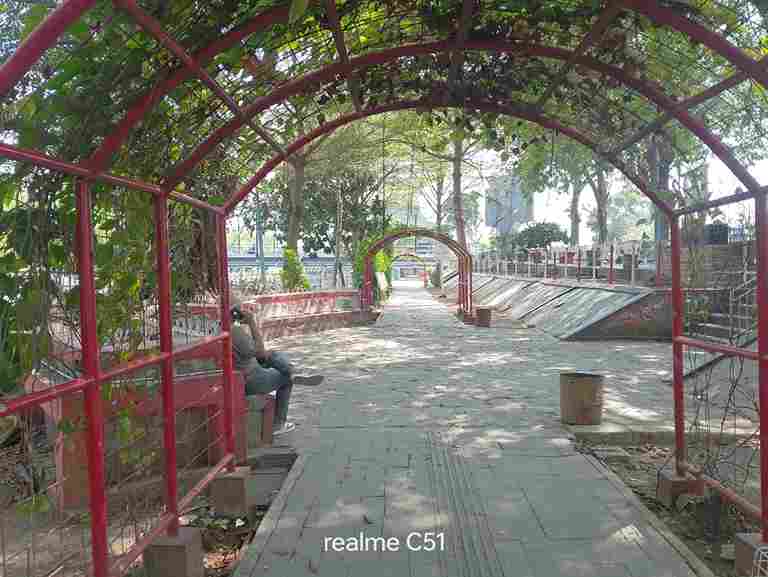 Taman Kota Cimanoek Jadi Magnet Baru Warga Nongkrong di Kota Indramayu
