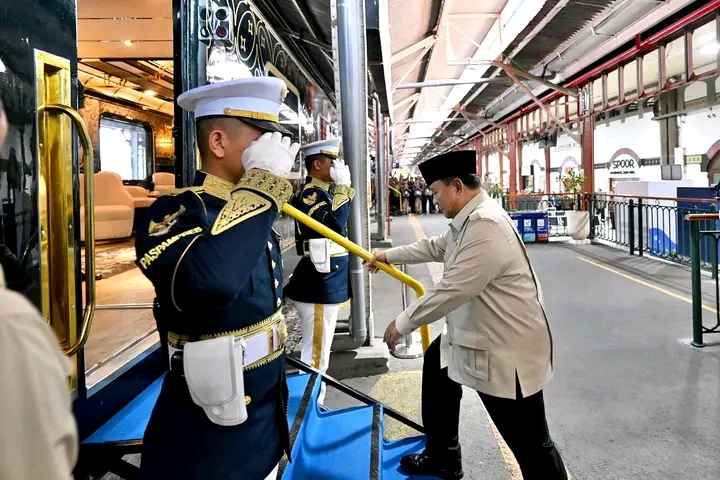 Presiden Prabowo Menuju Batang dengan KA Nusantara Explorer, Dukung Inovasi Perkeretaapian dan Pariwisata Nasional