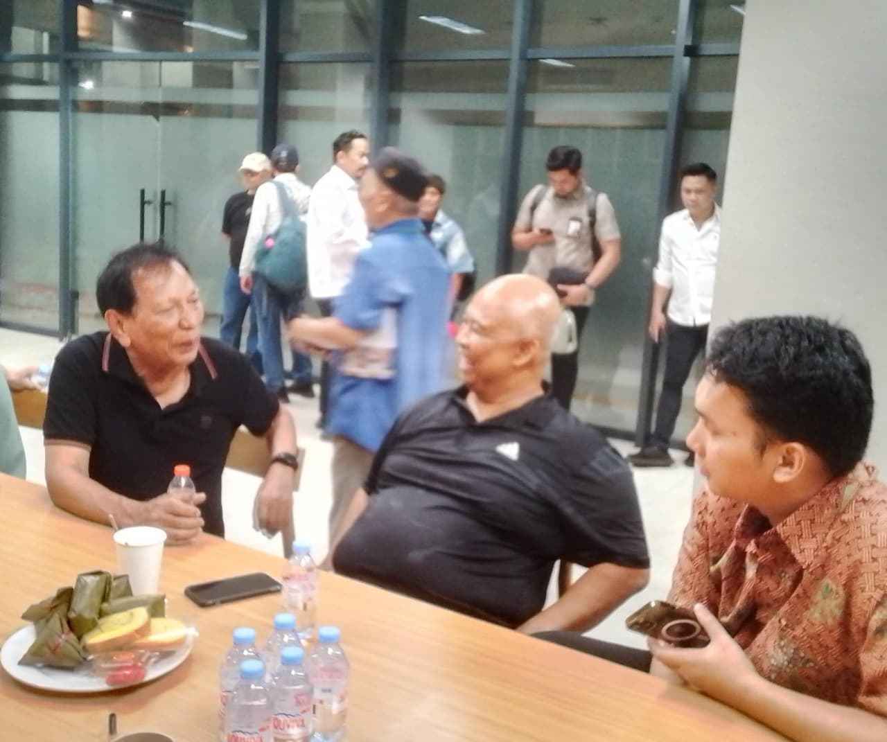 6 Buah Buku, 66 Bambang Isti Nugroho Seperti Energi Pembangkit Etos Perlawanan Yang Enggan Menyerah