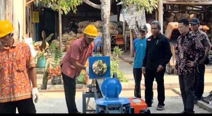 MESIN SPLIT BILAH BAMBU ELEKTRIK DONGKRAK PRODUKSI UMKM D’BANTAR BAMBOO CRAFT BANJARNEGARA