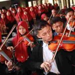KETIKA BIOLA BERPADU DENGAN ANGKLUNG : LANGKAH BARU SENI MUSIK MA’HAD AL-ZAYTUN