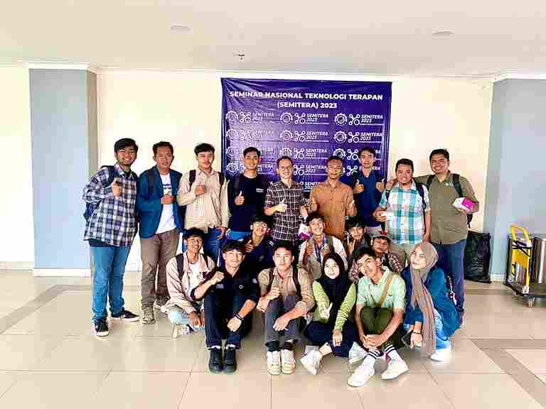 POLINDRA KEMBANGKAN KOMPOSIT SERAT ECENG GONDOK UNTUK LAMBUNG DAN CADIK PERAHU