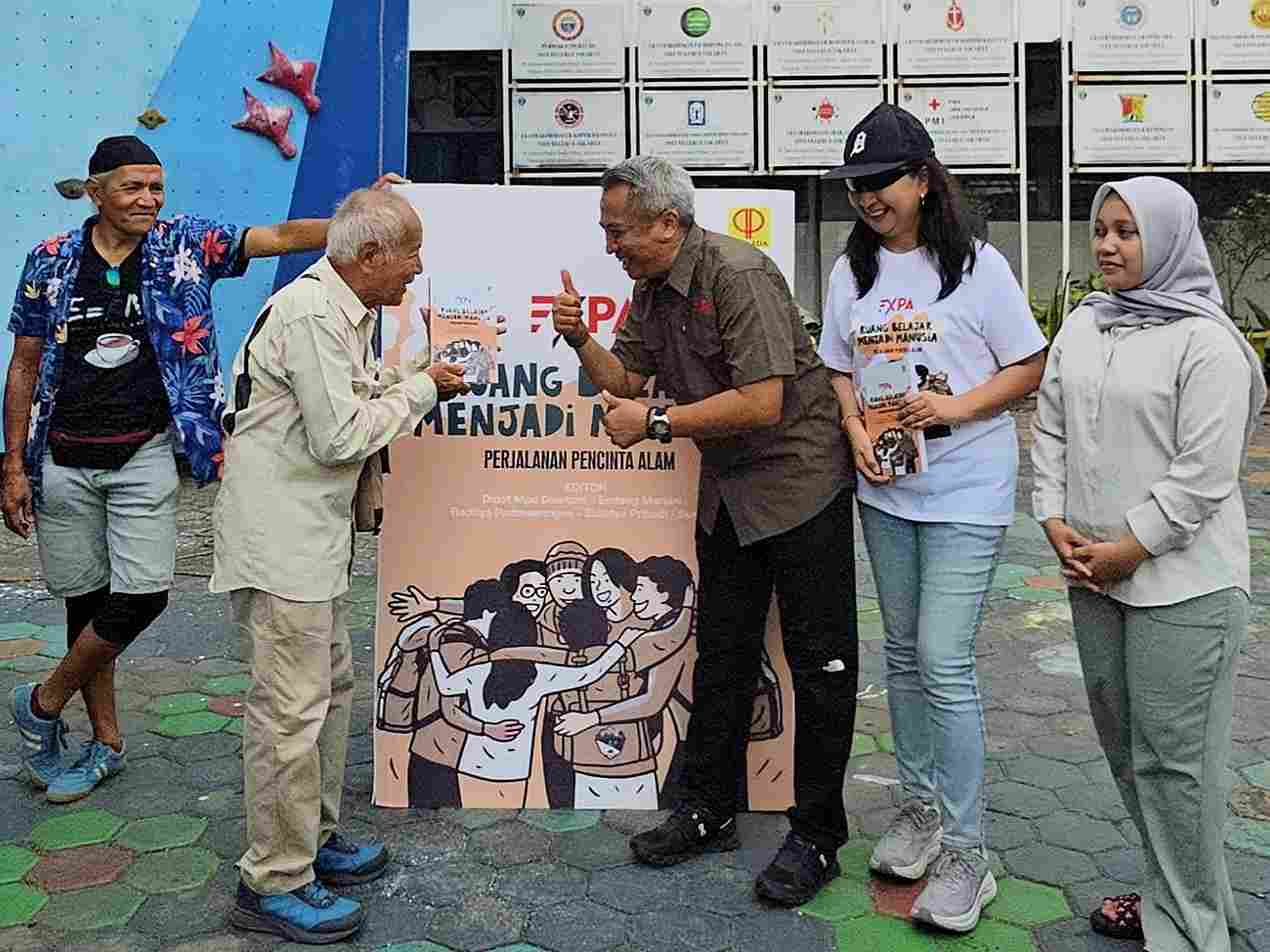 EXPA LUNCURKAN BUKU PERDANA “RUANG BELAJAR MENJADI MANUSIA” ANTOLOGI KISAH PENCINTA ALAM