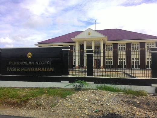 PUTUSAN SIDANG SARIMAN: TERBUKTI BERSALAH, DIVONIS 6 BULAN PENJARA TANPA HARUS MENDEKAM DI BALIK JERUJI