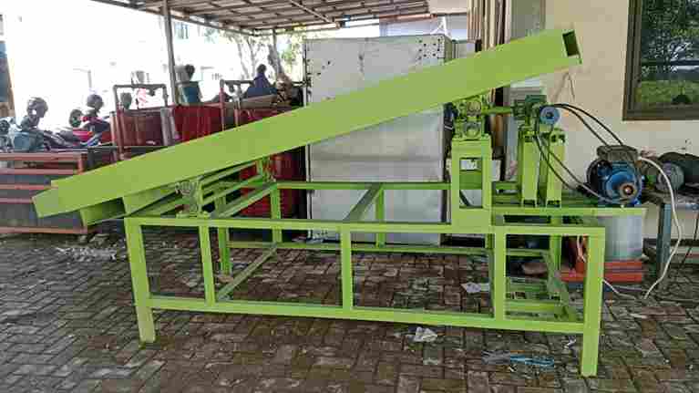 Tingkatkan Produksi Beras Premium Tim Dosen Polindra Kembangkan Teknologi Pengayak Beras Premium